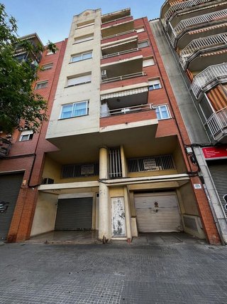 Local comercial en venta en Les Arenes - La Grípia  Can Montllor en Terrassa