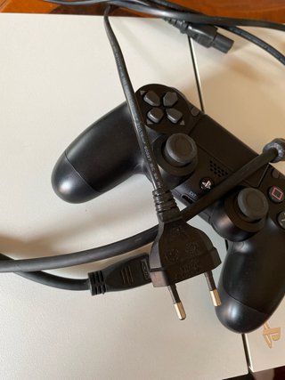 Console PS4 Bianca 250 GB con controller nuovo