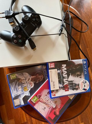 Console PS4 Bianca 250 GB con controller nuovo