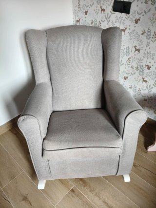 Sillón de lactancia gris