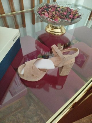 Sandalias Marypaz tacón cuña beige talla 37