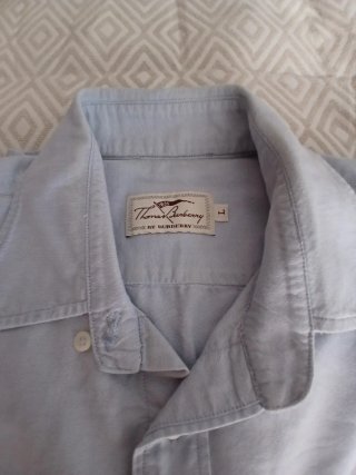 Camisa azul clarita y pantalón chino