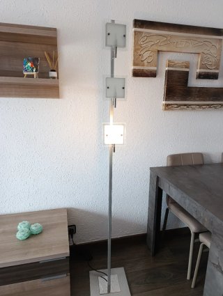 Lámpara de pie moderna cristal y metal