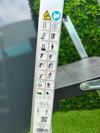 Escalera de aluminio 4 peldaños