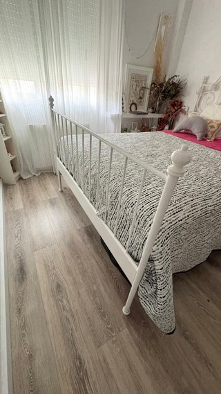 Cama con colchón nuevo
