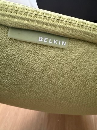 Funda portátil Belkin 15-16” rígida verde