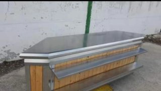 Barra de bar de madera y metal