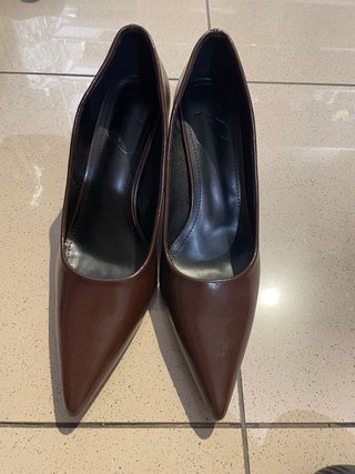 Zapatos de tacón aguja marrones