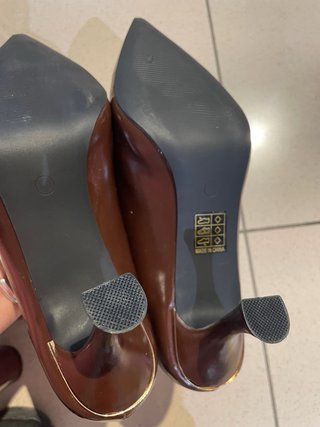 Zapatos de tacón aguja marrones