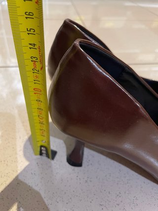 Zapatos de tacón aguja marrones