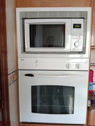 Mueble de cocina madera y cristal