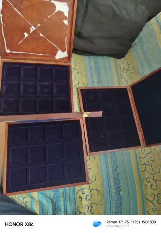 3 estuches Premiun  Monedas 8 Reales 5 Pesetas