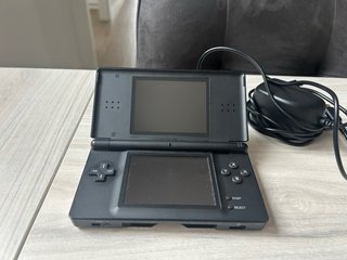 Nintendo DS Negra + Cargador