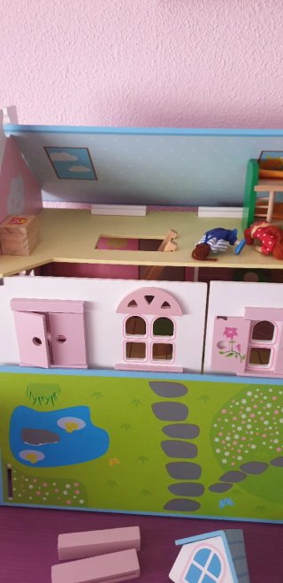 Casita de madera para muñecas