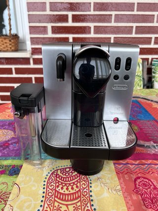 Cafetera Delonghi Nespresso Lattissima