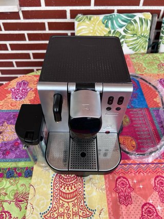 Cafetera Delonghi Nespresso Lattissima