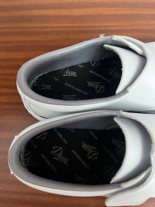 Zuecos cerrados blancos