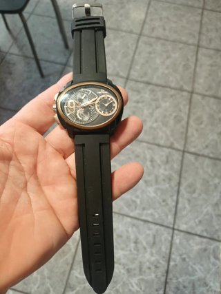 Reloj Time Force Negro y Dorado