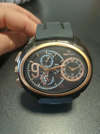 Reloj Time Force Negro y Dorado