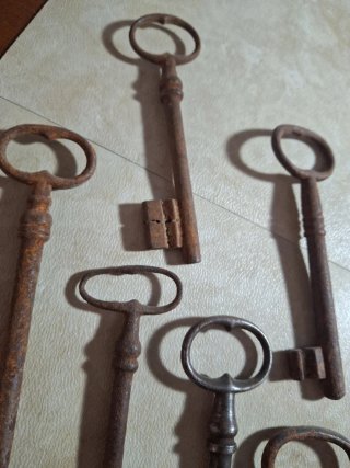Collezione 9 Chiavi Antiche