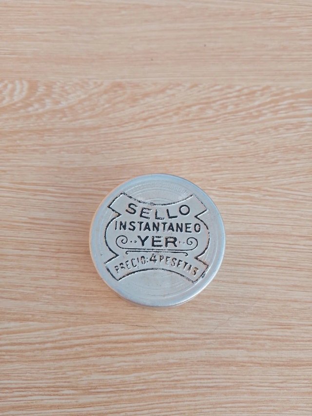 Lata metálica Sello Instantáneo YER 4 pesetas