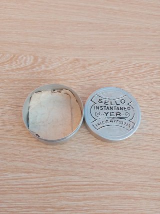 Lata metálica Sello Instantáneo YER 4 pesetas