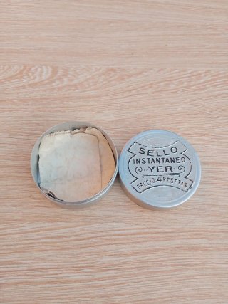 Lata metálica Sello Instantáneo YER 4 pesetas