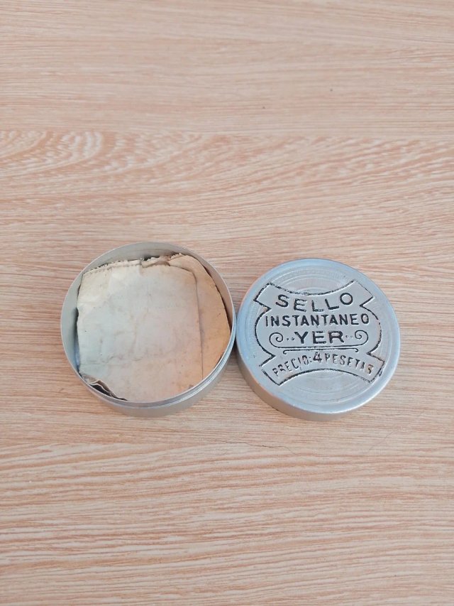 Lata metálica Sello Instantáneo YER 4 pesetas