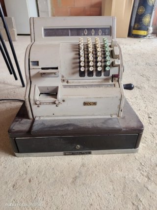 Máquina registradora NCR antigua