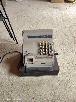 Máquina registradora NCR antigua