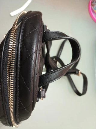 Mochila Guess acolchada negra