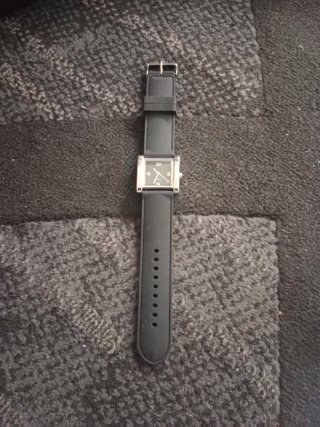 Reloj Negro y Plateado