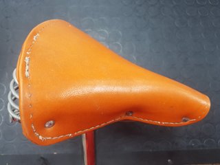 Sedile bici vintage arancione
