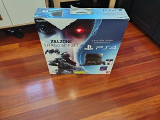 PS4 Slim 500GB + 1 Mando,Cargador, Cámara y Juegos