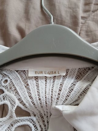 Blusa de encaje blanca Talla L