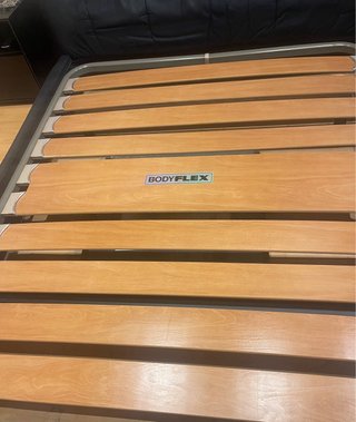 Estructura de cama con somier. SIN colchón.