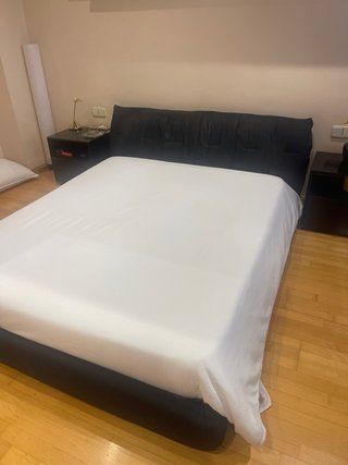 Estructura de cama con somier. SIN colchón.