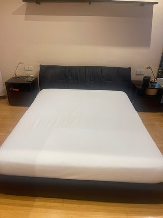 Estructura de cama con somier. SIN colchón.