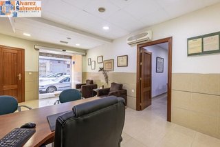 Oficina en venta en Pajaritos - Plaza de Toros en Granada