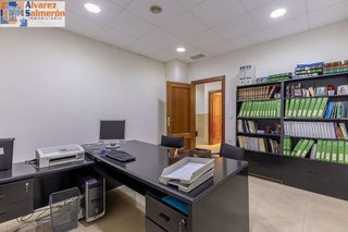 Oficina en venta en Pajaritos - Plaza de Toros en Granada
