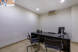 Oficina en venta en Pajaritos - Plaza de Toros en Granada