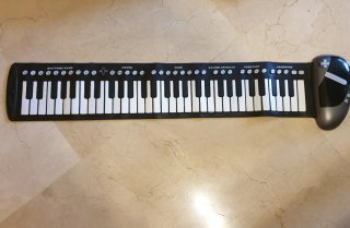 Piano Enrollable 61 Teclas Sensibles
