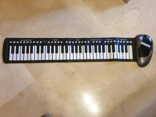 Piano Enrollable 61 Teclas Sensibles