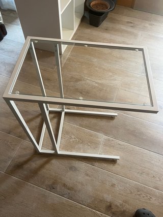 Mesa auxiliar Vittsjö cristal y metal