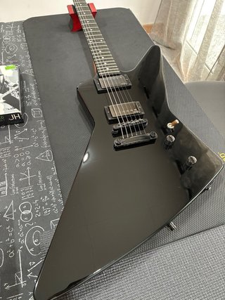 Epiphone Explorer 84 + EMG Het Set (incluye funda)