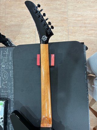Epiphone Explorer 84 + EMG Het Set (incluye funda)