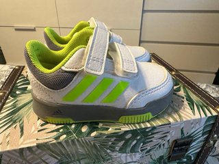 Zapatillas Adidas niño blancas y verdes talla 19