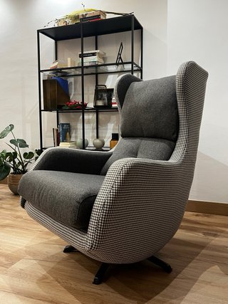 Sillón mecedor giratorio tela
