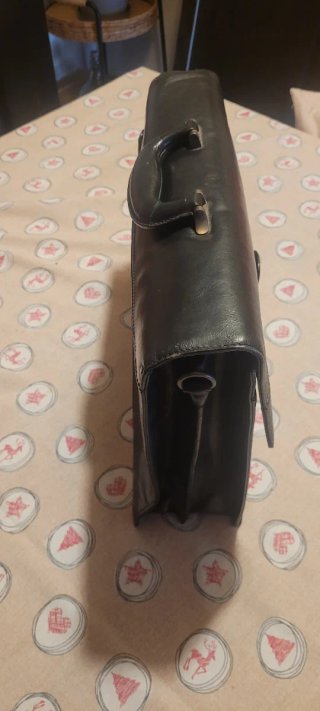 Maletín de piel negro
