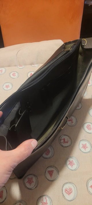 Maletín de piel negro